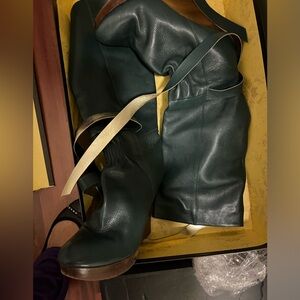 VIBRAM GREEN LEATHER WEDGE BOOTS